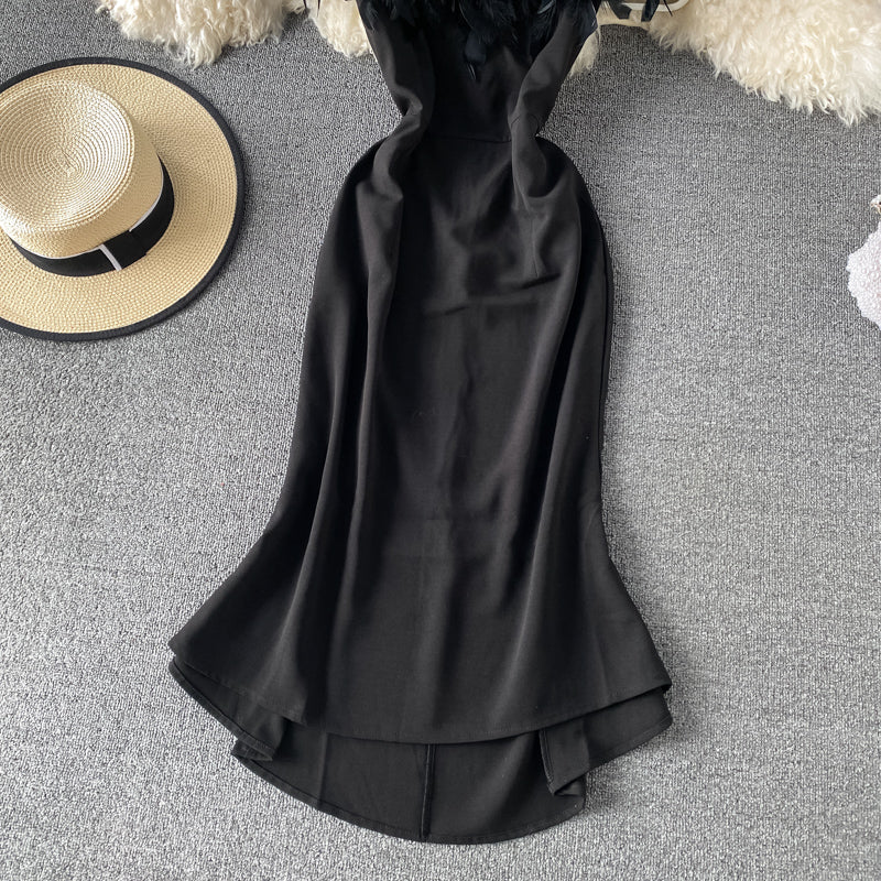 Behaarter, genähter Fischgrätenhals mit freiliegender Schultertasche und Fischschwanzrock 3433