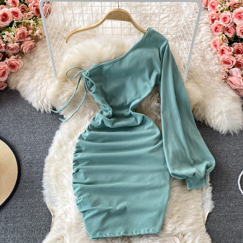 Robe sexy à col diagonal et épaules dénudées unilatérale 2738