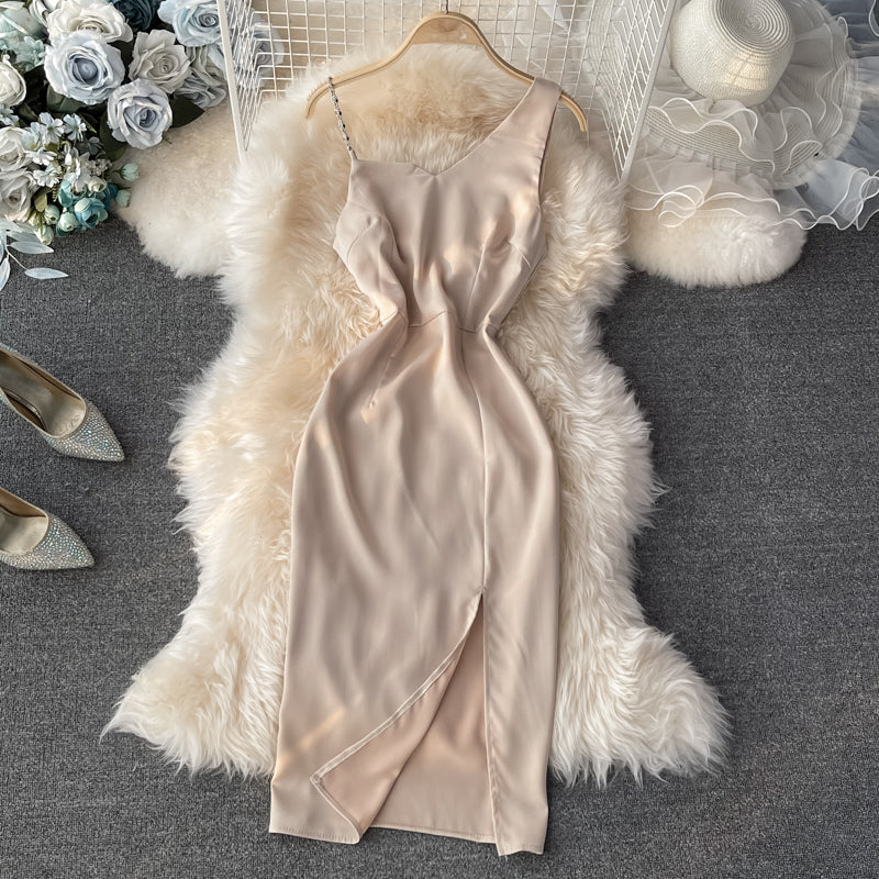 Robe sexy à épaules dénudées et poitrine basse, col en diagonale, fente fine sur les hanches 3054