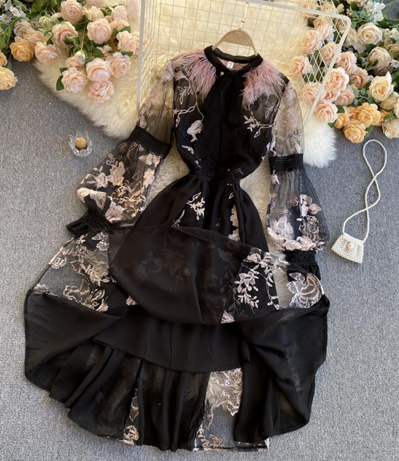 Einzigartiges schwarzes Kleid mit A-Linien-Stickerei 1308