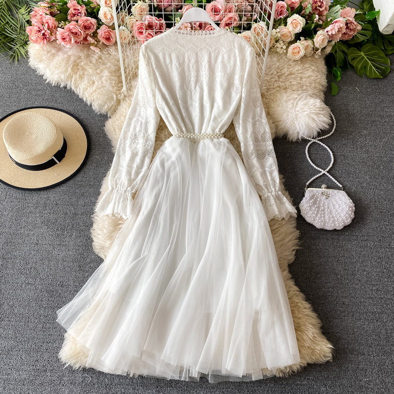 Robe en dentelle surpiquée à manches longues et taille fine 2926