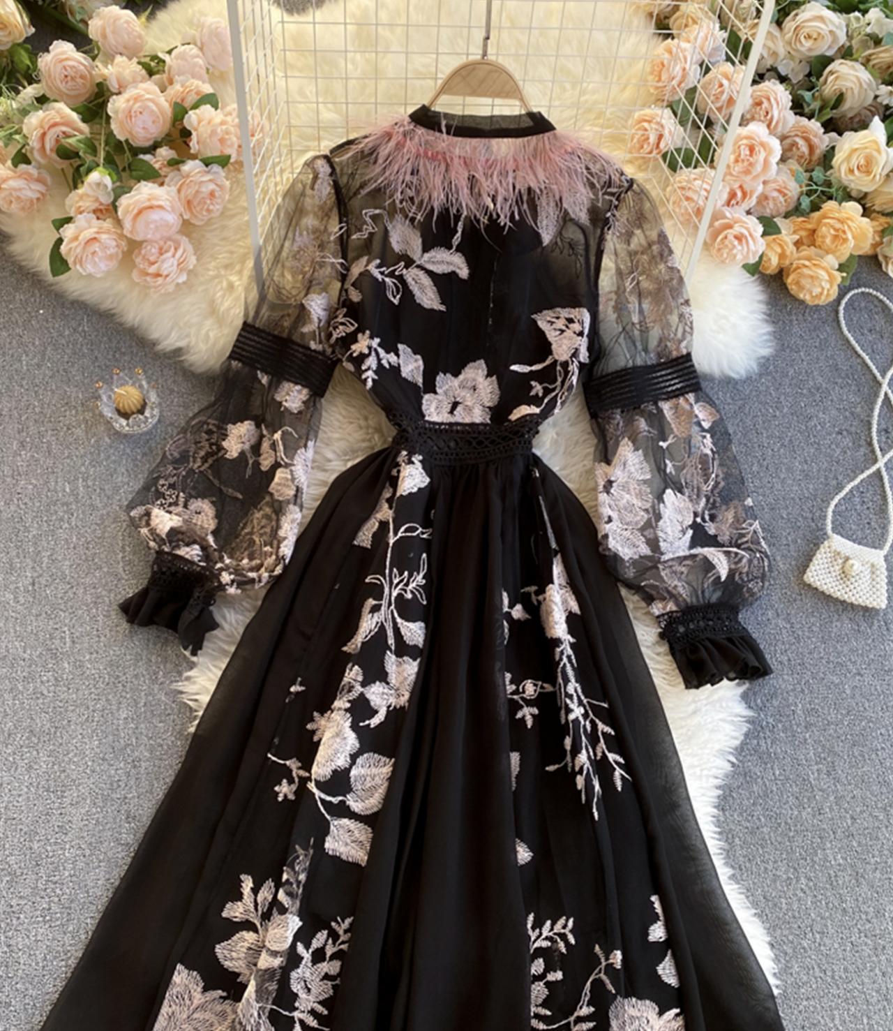 Einzigartiges schwarzes Kleid mit A-Linien-Stickerei 1308