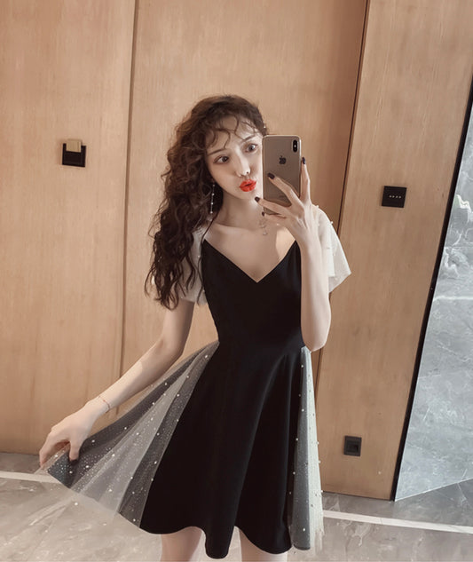 Robe d'été courte en tulle à col en V unique 1083