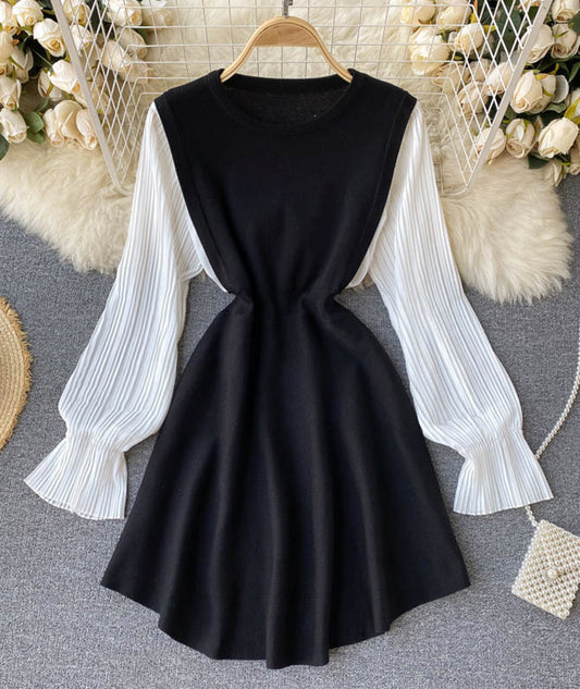 White and black knitted dress  989
