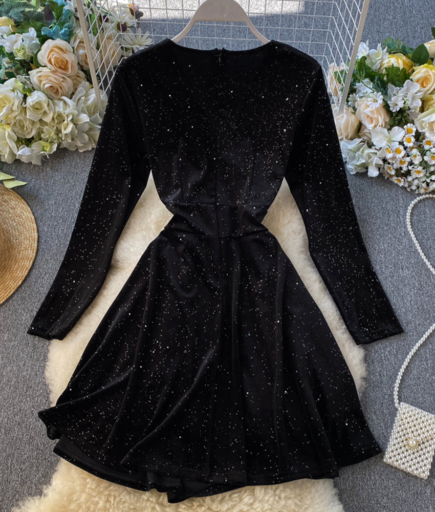 Black v neck velvet short dress  900