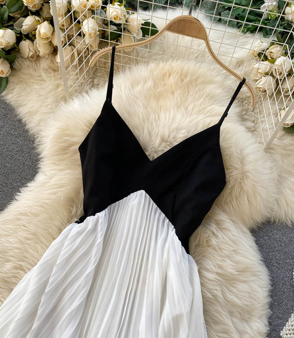 Schwarz-weißes Kleid mit V-Ausschnitt 867