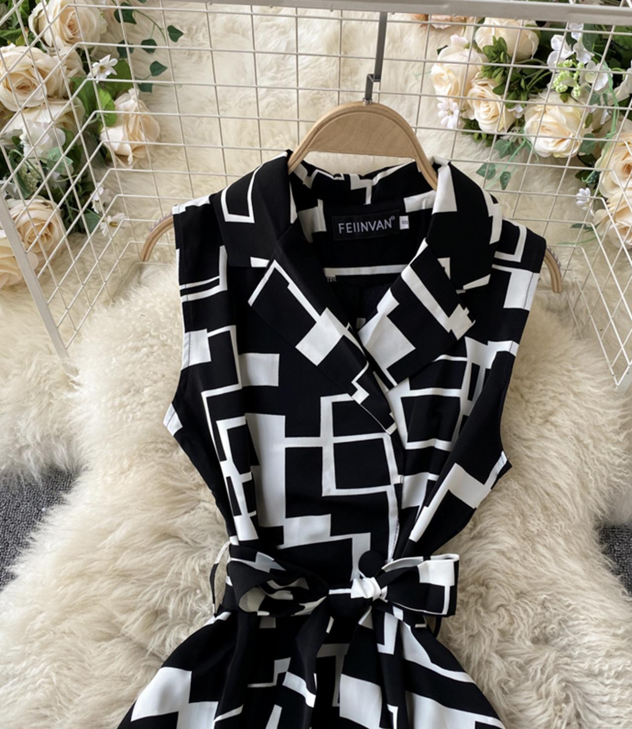 Stilvolles schwarzes geometrisches A-Linien-Kleid 792