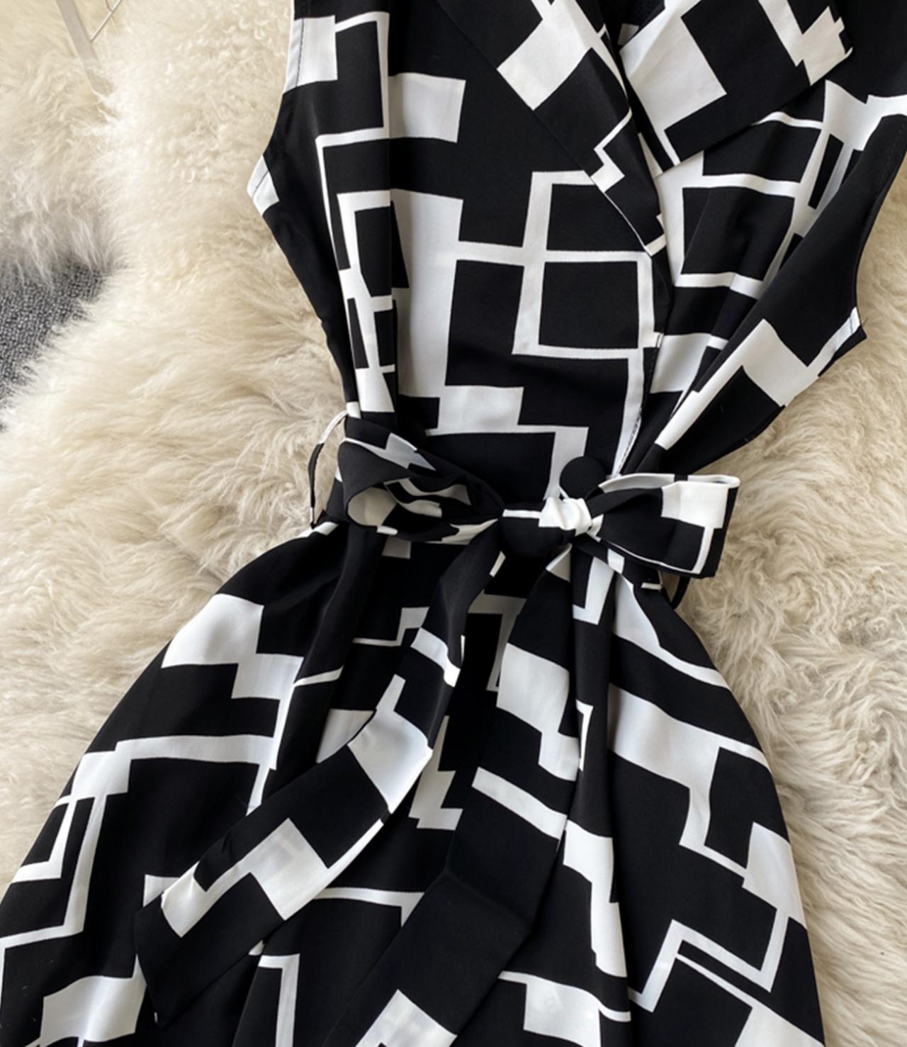 Stilvolles schwarzes geometrisches A-Linien-Kleid 792