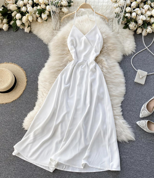 Robe simple à lacets avec col en V et coupe trapèze 755