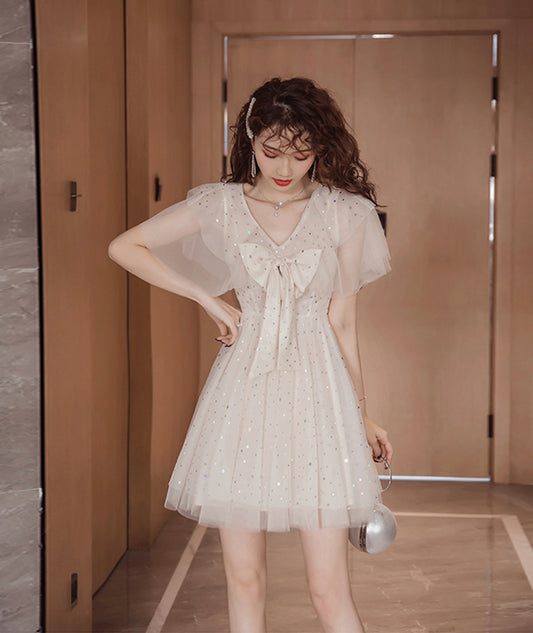 Robe courte en tulle à col en V mignonne et tendance 1080