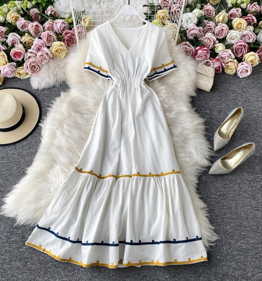 Robe courte simple à col en V, robe tendance 702