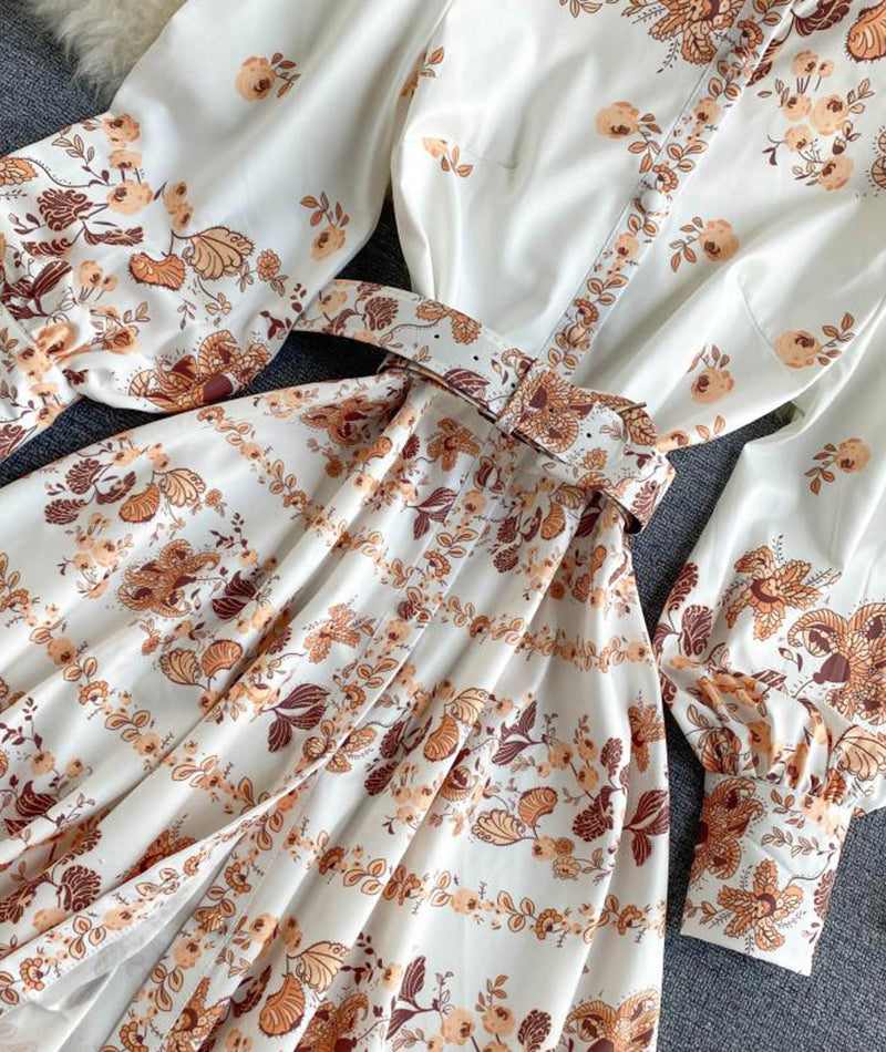 Schlankes, langärmliges Kleid mit Retro-Print 1031 
