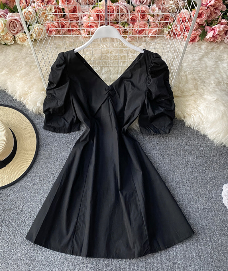 Einfaches kurzes Kleid in A-Linie, schwarzes Kleid mit V-Ausschnitt 933
