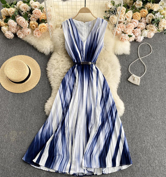 Robe trapèze élégante à col en V et à la mode 704