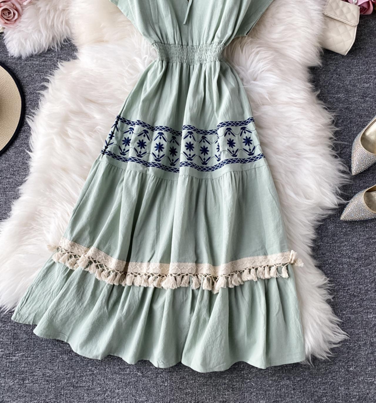 Süßes kurzes Kleid mit V-Ausschnitt Modekleid 701