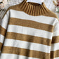 Langärmliger Pullover mit einfachen Streifen 060