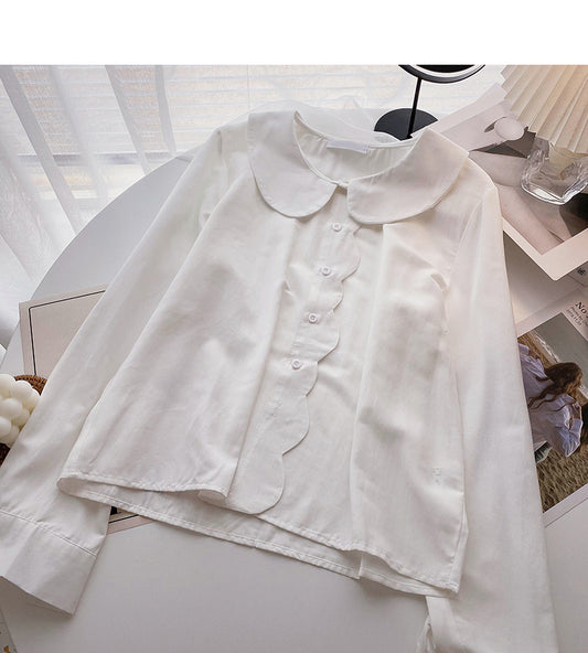 Le design à bords ondulés présente un haut à col fin pour bébé 6294