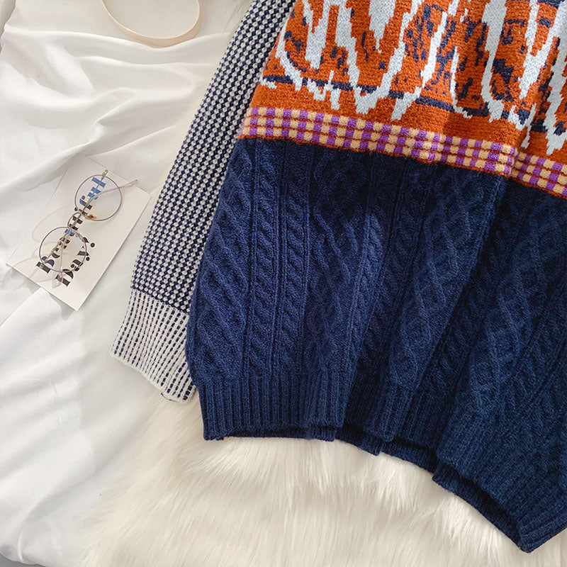 Design sense: a small number of people wear sweaters outside  5113