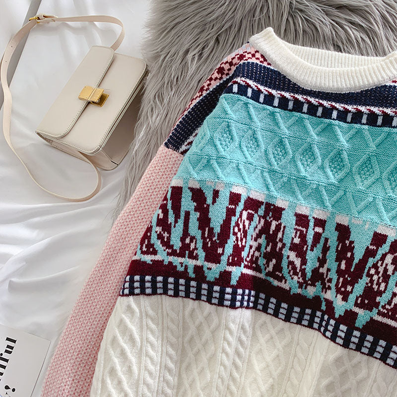 Design sense: a small number of people wear sweaters outside  5113