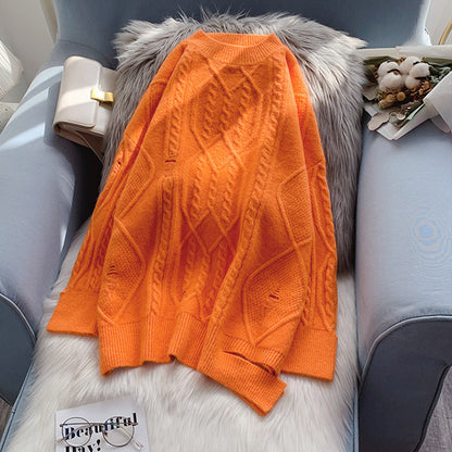 Tragen Sie einen Mantel über einem Sweatshirt mit einem Loch im Herzen einer faulen Windmaschine 4977