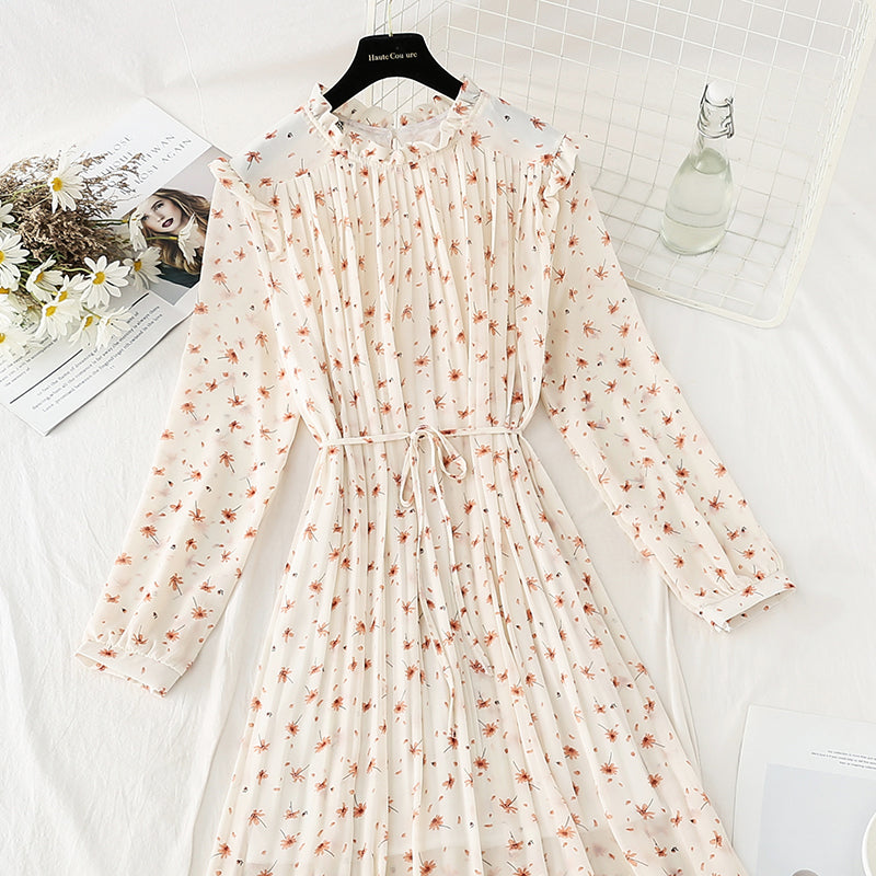 Chiffon floral skirt is thin and gentle. Wear it with a dress  4810