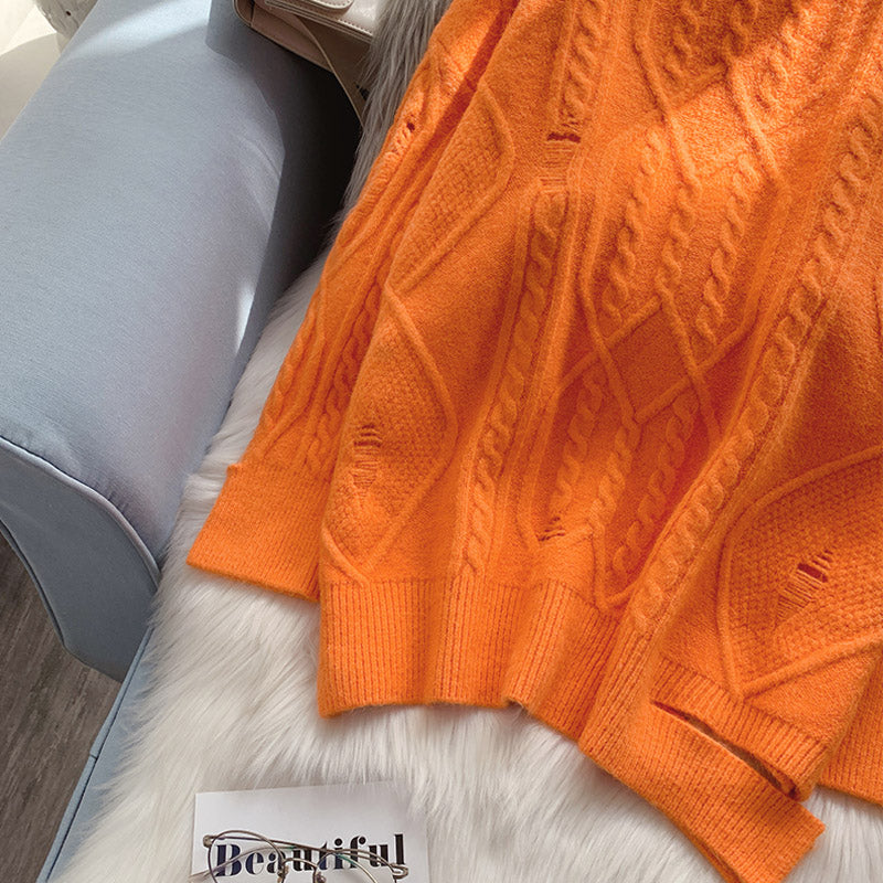 Tragen Sie einen Mantel über einem Sweatshirt mit einem Loch im Herzen einer faulen Windmaschine 4977