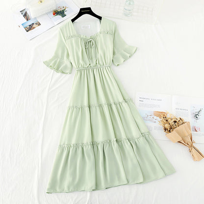 The new gentle French long skirt shows a high square neck and a thin waist  4621