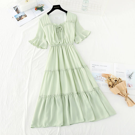 The new gentle French long skirt shows a high square neck and a thin waist  4621