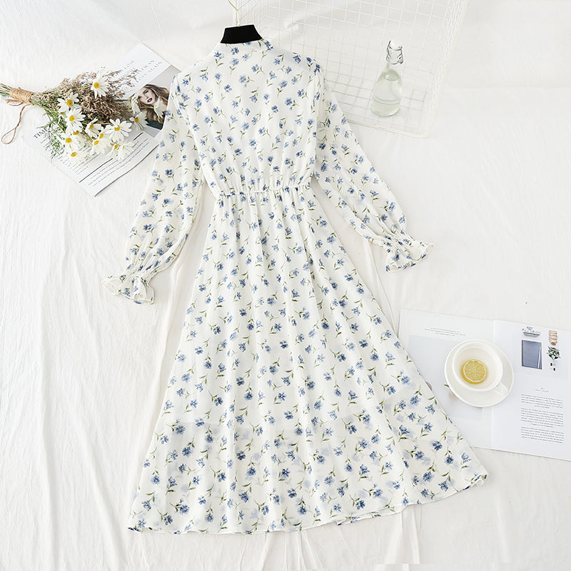 The new chiffon dress is soft and worn over the knee, showing a thin floral skirt  4819