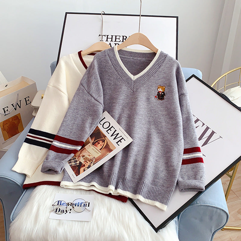 Embroidered bear V-neck Pullover female  4929