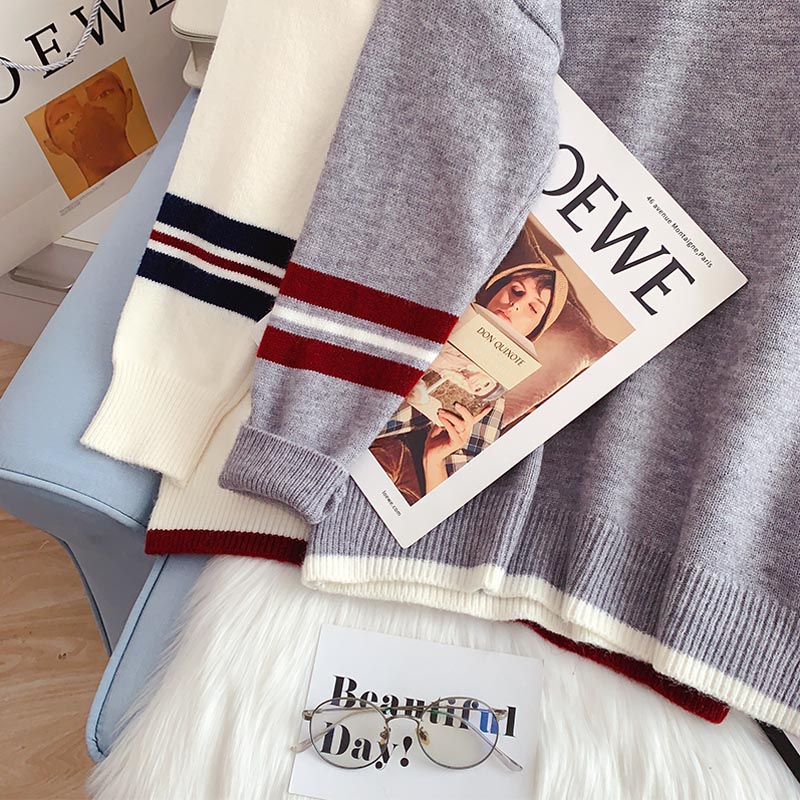 Embroidered bear V-neck Pullover female  4929