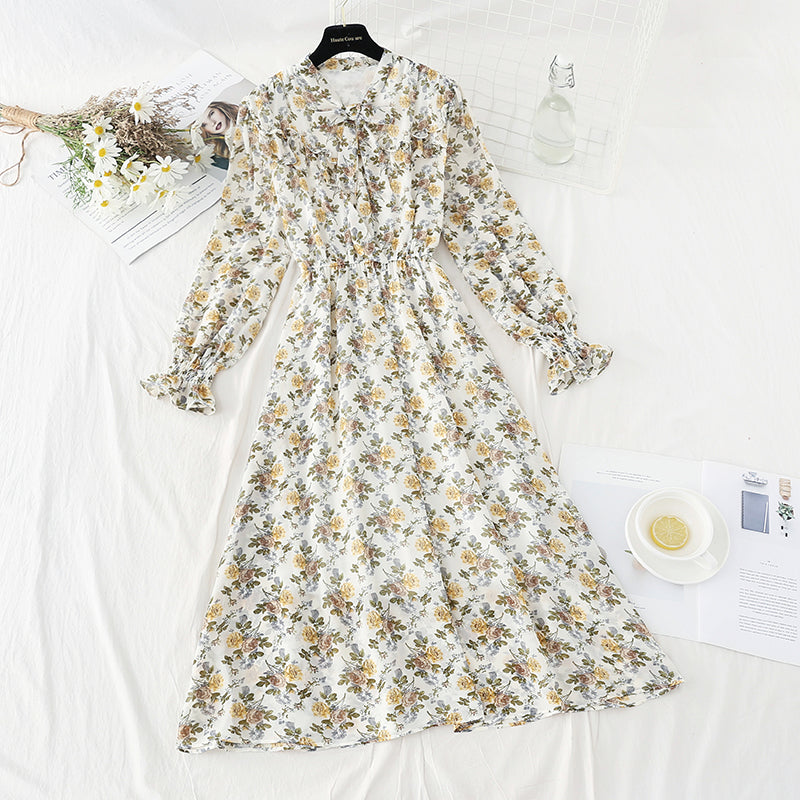 The new chiffon dress is soft and worn over the knee, showing a thin floral skirt  4819