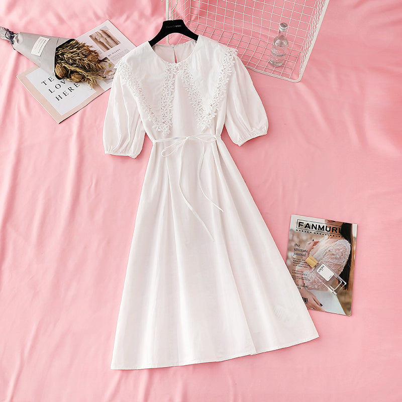 Robe en coton et lin à col poupée en dentelle 4140