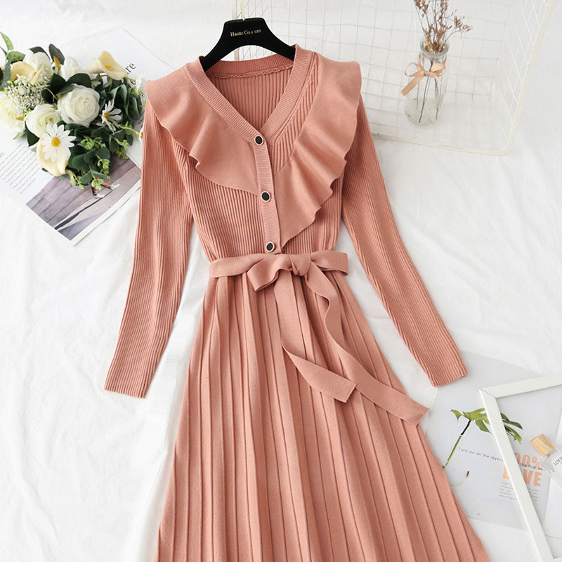 Robe rouge moulante à volants et lacets à la taille 4068