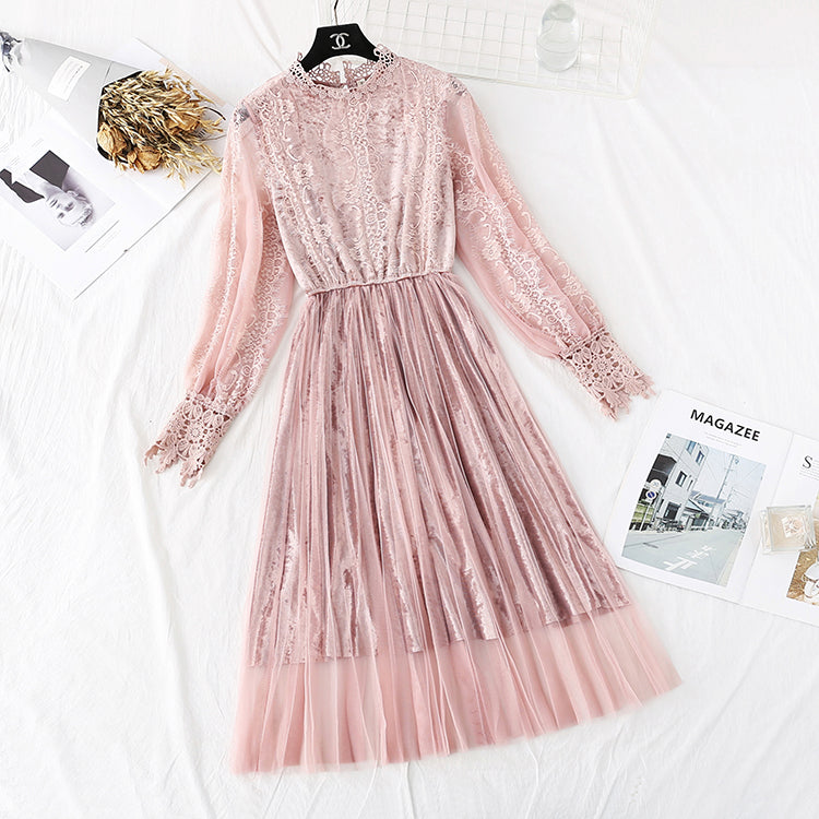 Plissiertes Spitzenkleid aus goldenem Samtnetz 3971