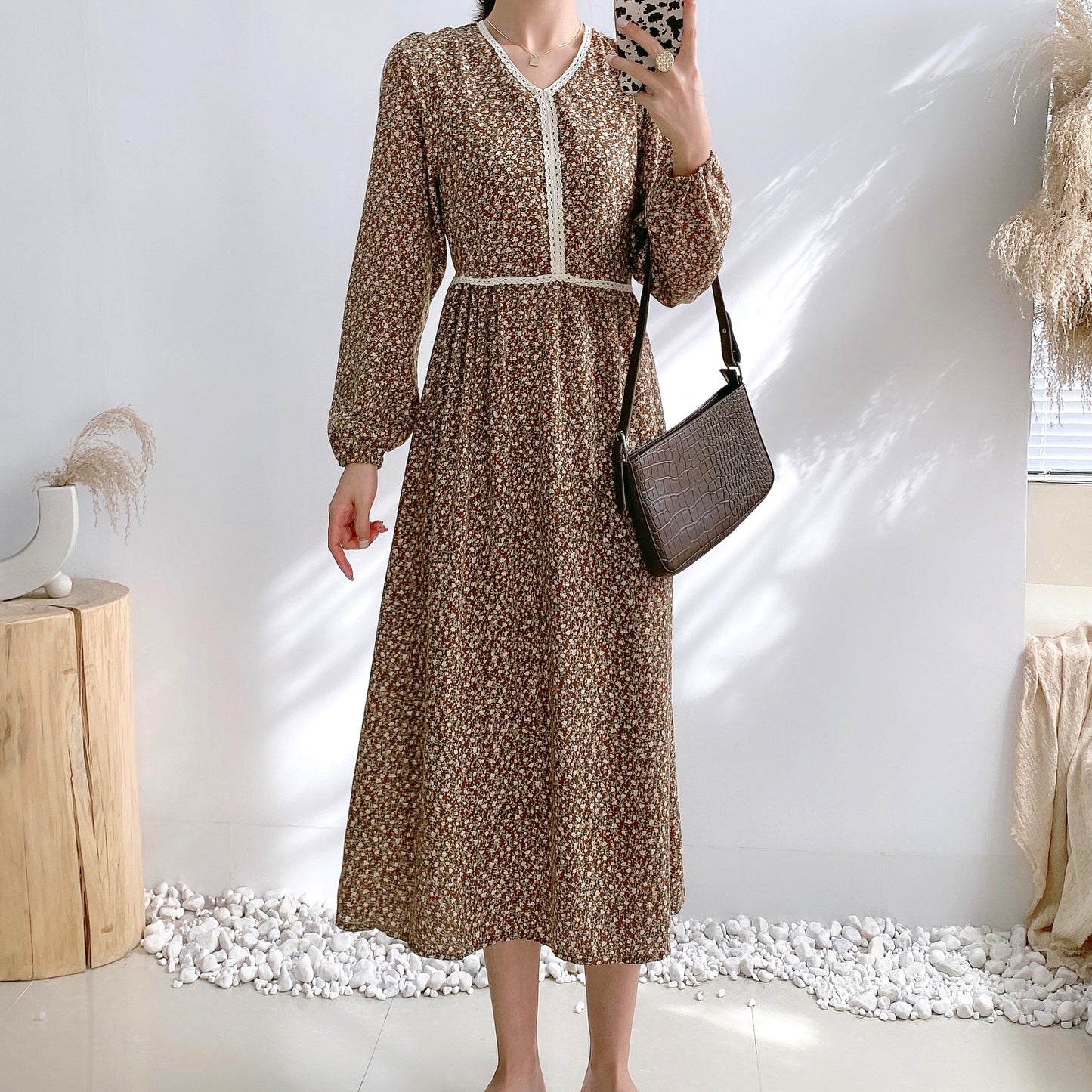 Robe fleurie à lacets avec ceinture tempérament et jupe inférieure à l'intérieur 4072