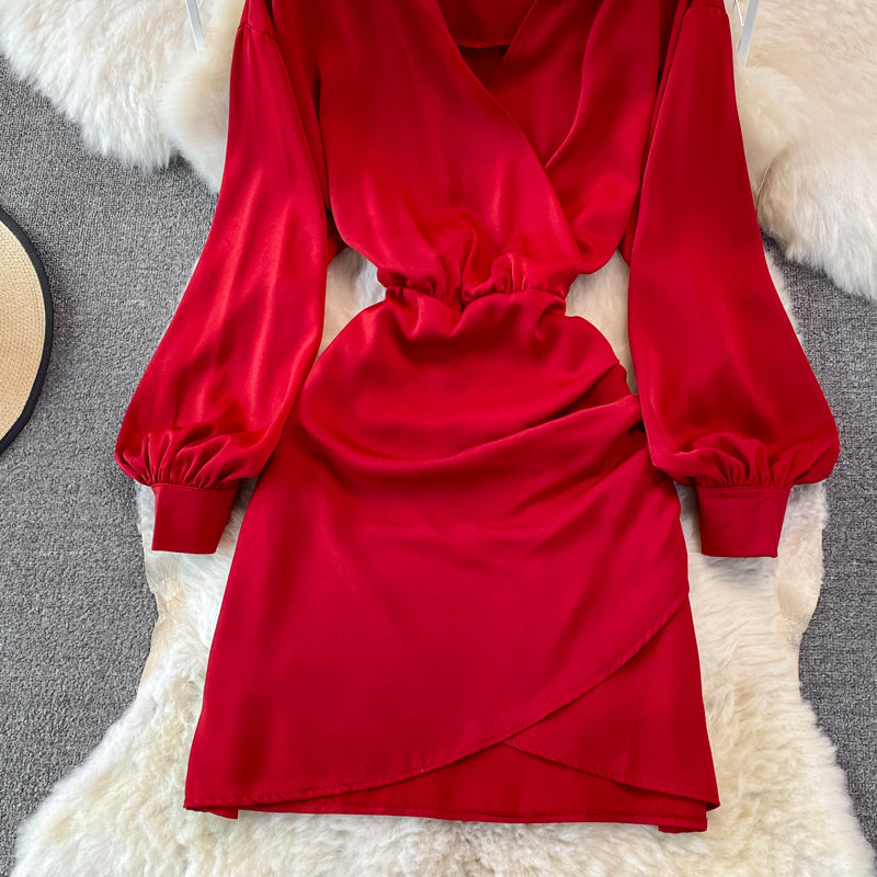 Kleid mit schmalem, plissiertem Gesäß und Reversbund 3752