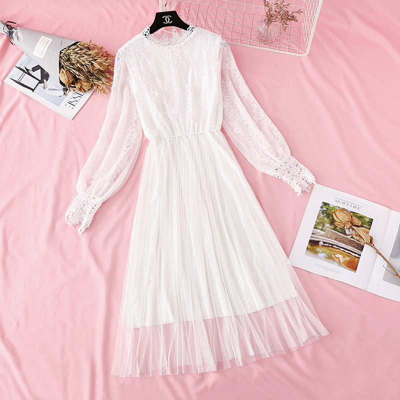 Plissiertes Spitzenkleid aus goldenem Samtnetz 3971