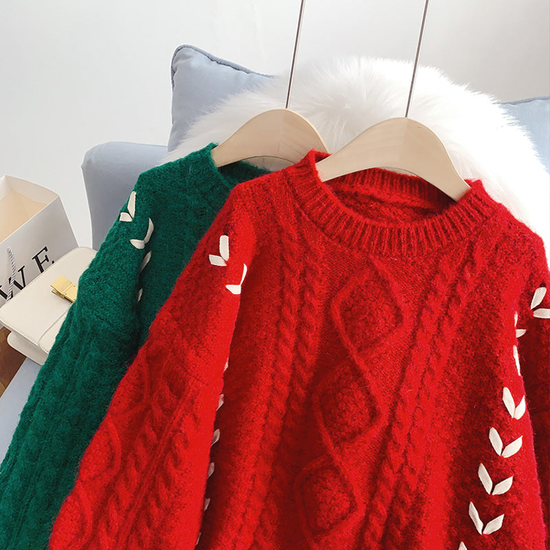 Design sense: the minority wears a twist knit top  5034