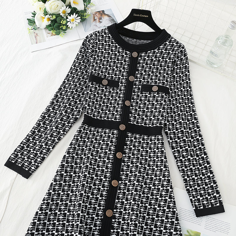 Light mature knitted dress with slim waist  3883