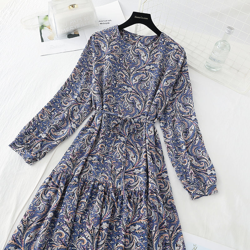 Sanfter Wind, der die Taille schließt, zeigt dünnen Temperament-Schnürrock 3888