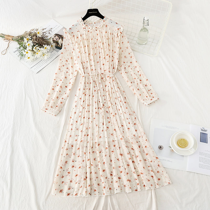 Chiffon floral skirt is thin and gentle. Wear it with a dress  4810