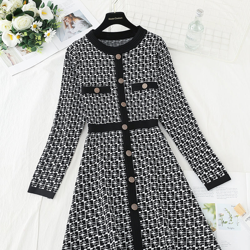 Light mature knitted dress with slim waist  3883