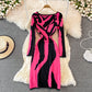 Zebra-Jacquard-Strickkleid mit eckigem Ausschnitt, enger Hüftwickelrock 3760