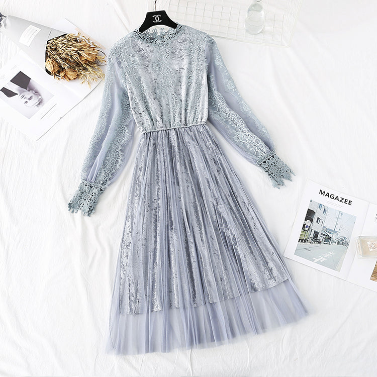 Plissiertes Spitzenkleid aus goldenem Samtnetz 3971