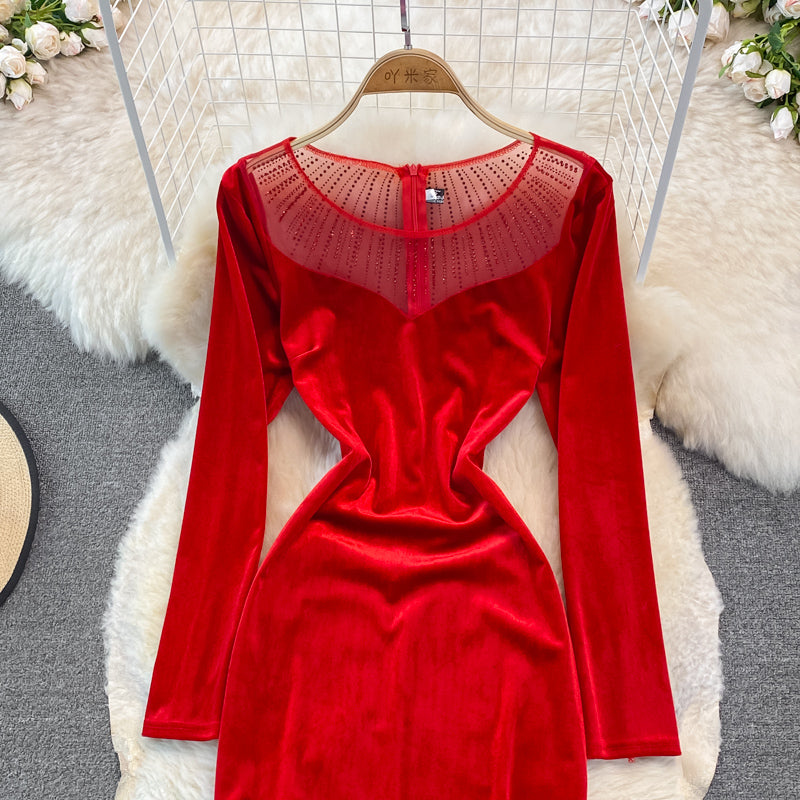 Langärmliges schmales Gesäßkleid aus Samt mit Fischschwanz 3753