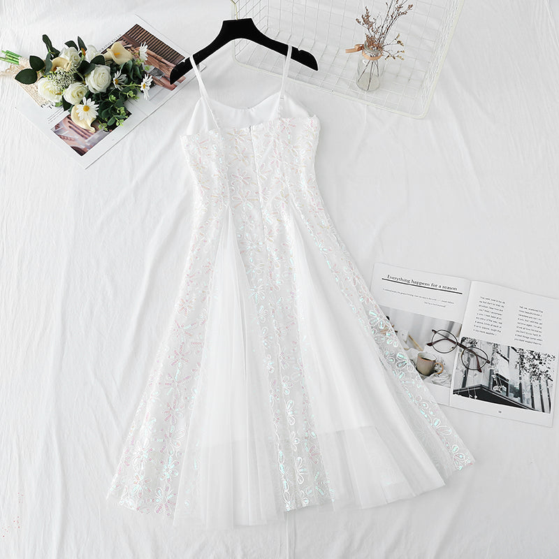 Robe à bretelles blanche française en maille épissée à paillettes 4412