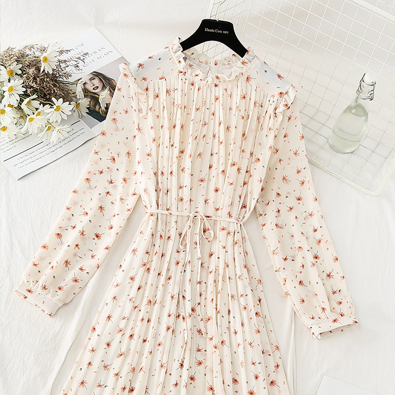 Chiffon floral skirt is thin and gentle. Wear it with a dress  4810