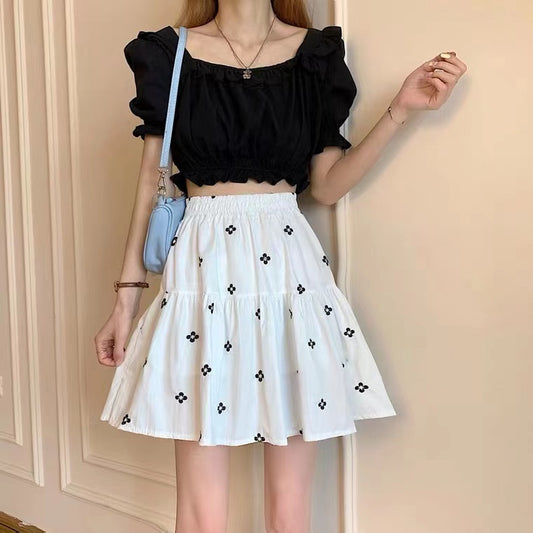 Jupe trapèze neuve, broderie lourde, 3550