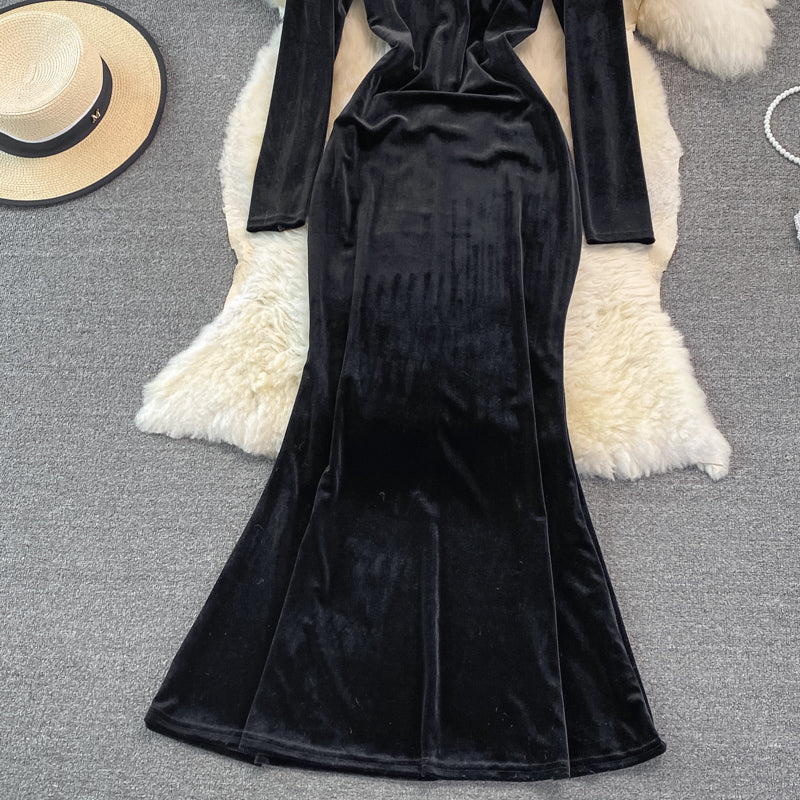 Langärmliges schmales Gesäßkleid aus Samt mit Fischschwanz 3753